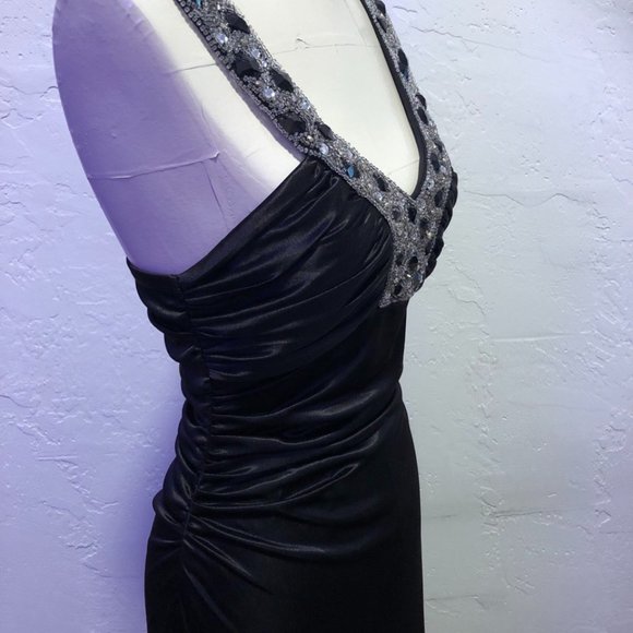 Charlotte Russe Dresses & Skirts - BEAUTIFUL Long formal dress size 8